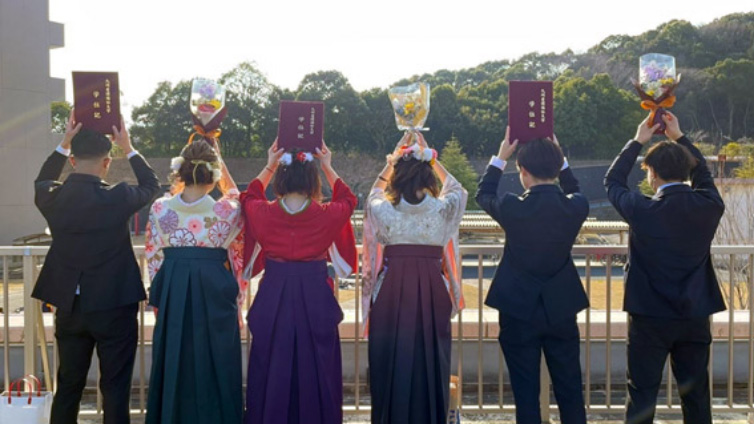 九州看護福祉大学卒業生写真